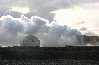 The Hellisheiði Geothermal Plant in Iceland (Hansueli Krapf).